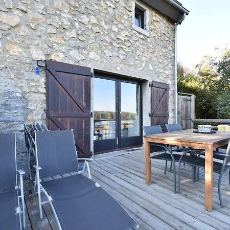 Dom wakacyjny Quaint Holiday In Belgium With Private Garden Beauraing